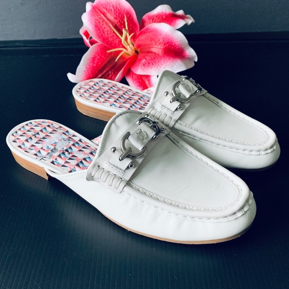 Donald J. Pliner Shoes - ‼️SOLD‼️DONALD L. PLINER 💐 Leather Slides Size 7.5